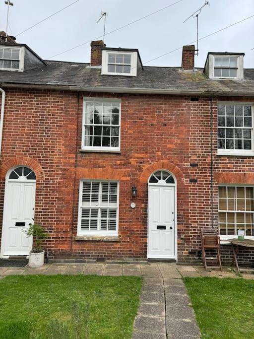 Spring Crescent Cottage In Rye Exterior photo