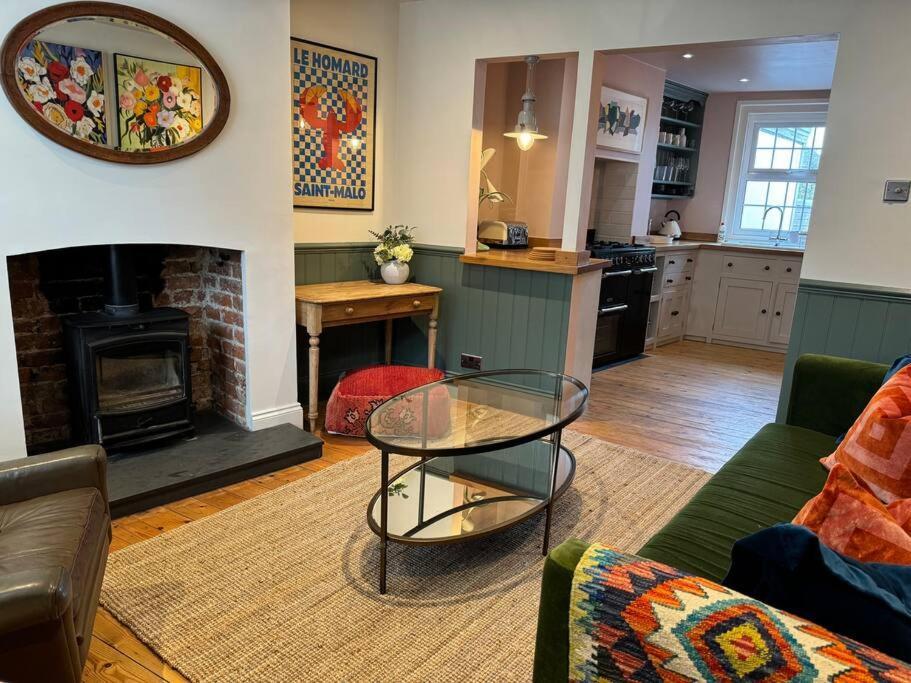 Spring Crescent Cottage In Rye Exterior photo
